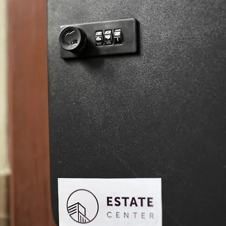 Stary Rynek Strzalowa Estate Center Apartmán *